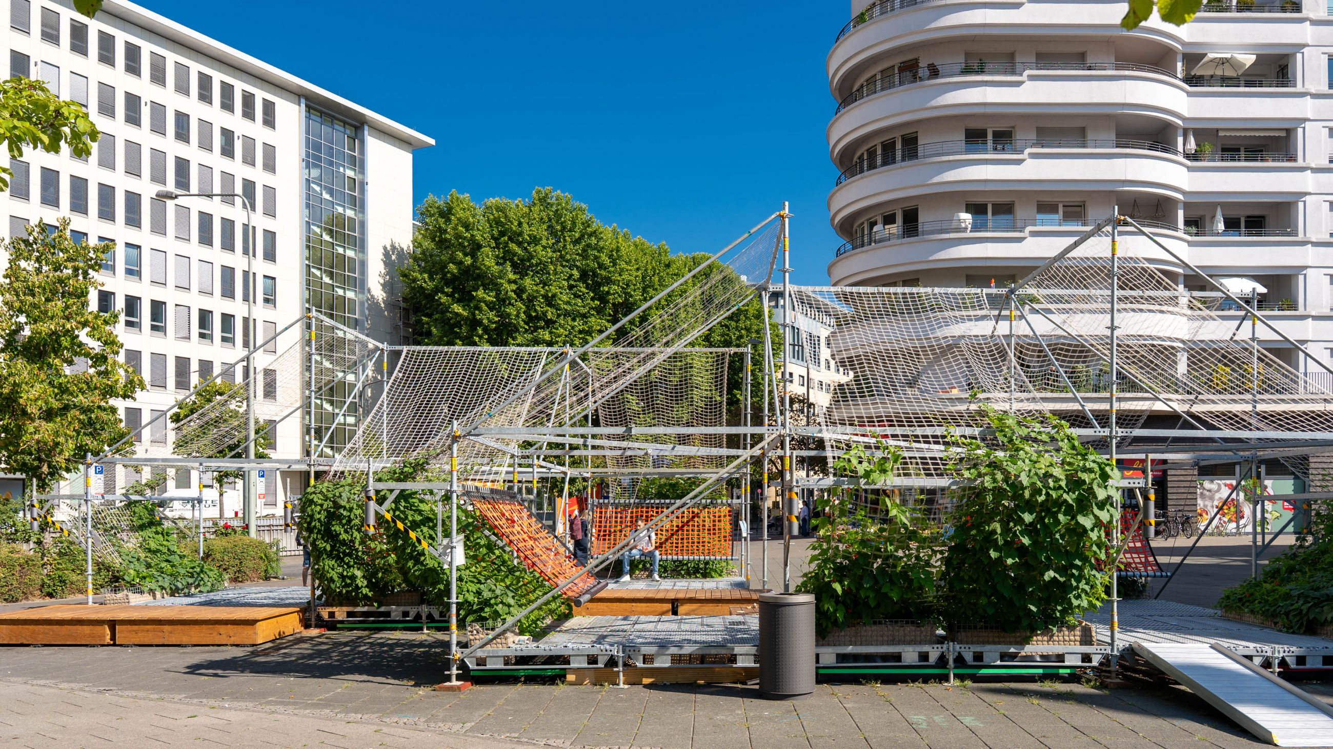 Installation CARLO in fornt of Bockenheimer Depot